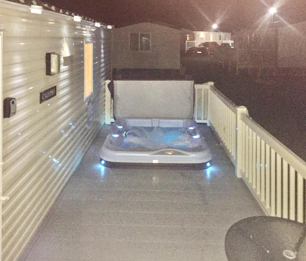 Calypso Hot Tub Breaks Tattershall Lakes Pet Friendly Exterior foto